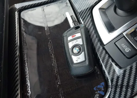 2012 BMW 528I xDrive z USA, uszkodzony, nr VIN WBAXH5C59CD035987